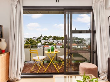 RENOVATED APARTMENT - HOMELY IN HATAITAI
