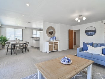 Quality on the Ave + 72sqm garage