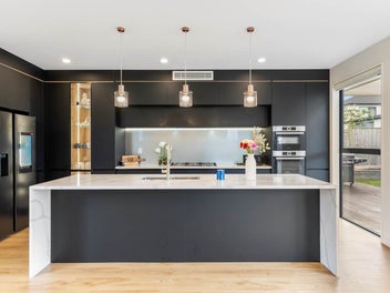 Modern Family Home with 4 Ensuites – Must Sell!
