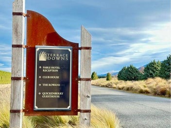 Buy and Build In Stunning Terrace Downs