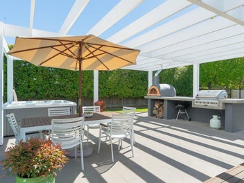 Contemporary elegance, entertainer’s dream