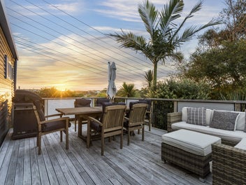 As Good as New with Stunning Sea Views!