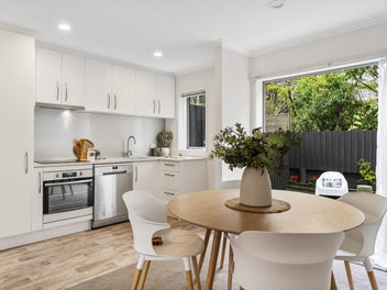 SPACIOUS 125M2 TOWNHOUSE WITH SUN-KISSED COURTYARD