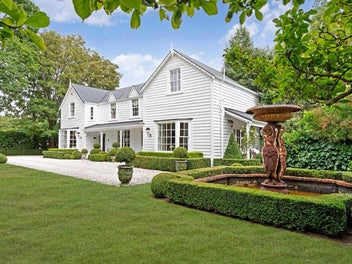 Elegant Spacious Home with Cottage