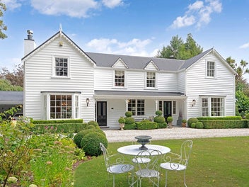 Elegant Spacious Home with Cottage