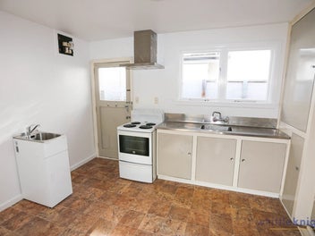 Great Location - Front Unit