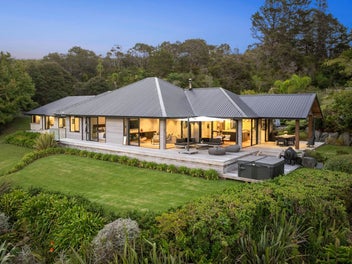A Once in a Lifetime Matakana Waterfront Estate