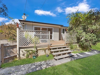 Classic Charmer - Walk to Rangitoto College!