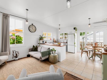 Charming Villa Living