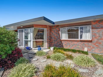 Charming brick and tile home, prime Orewa location