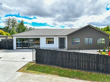 Spacious Family Home with wing for extra family