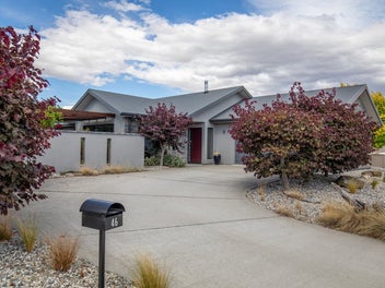 CONTEMPORARY COMFORT IN A PRIME LOCATION