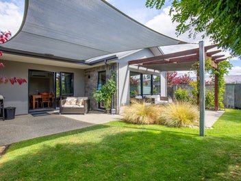 CONTEMPORARY COMFORT IN A PRIME LOCATION