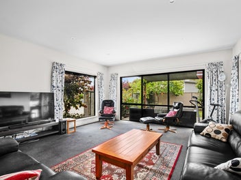 CONTEMPORARY COMFORT IN A PRIME LOCATION