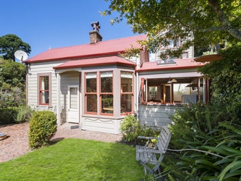 LOCATION, CONVENIENCE AND CHARM IN THORNDON