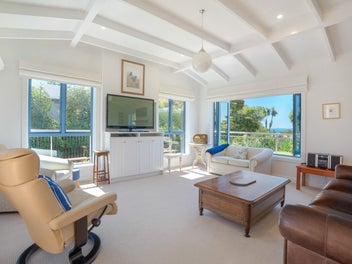 Live the Coastal Dream in Motueka