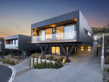 A Contemporary Coastal Sanctuary