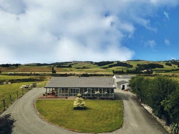 Well equipped rural retreat