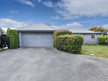 Urgent sale - owners have purchased in town