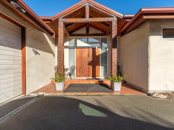 Superb Location, Private Setting