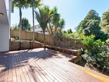 Spacious Freehold Bush Retreat