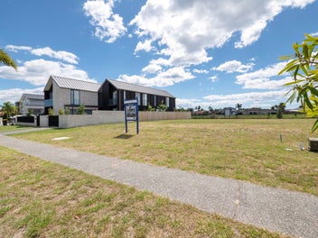 A Rare Find - 590sqm Waterway Section