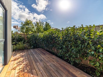 Freehold 98m2 Courtyard Bank Friendly Pet Friendly