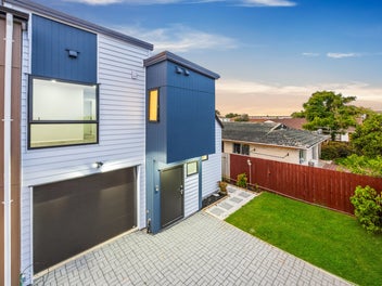 Brand new on the best street in Papatoetoe