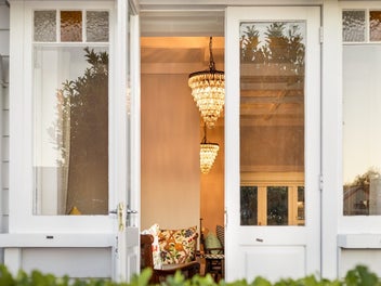 Charming, Secure & Stylish – The Perfect Bungalo
