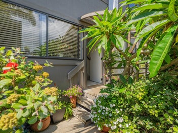 WATERFRONT SEAVIEW VILLA PLUS 10m BOATSHED