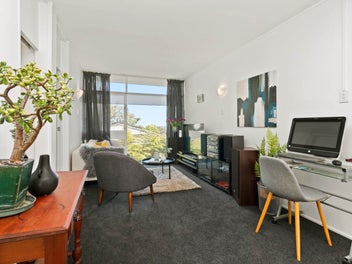 PREMIUM LOCATION – BOUTIQUE COMPLEX OF ONLY 4 !!