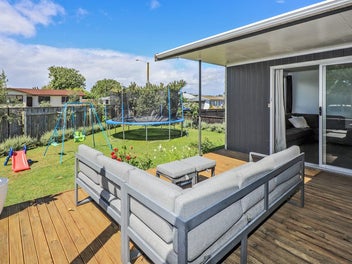Garage, Free-hold, Brick: Tick- Come See!