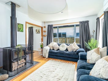 Warm, Central & Ready to Move Into