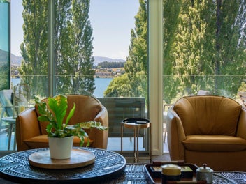 A Hidden Lakeside Escape
