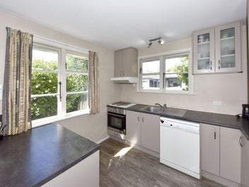 * UNDER OFFER * Charming Family Home in Waltham
