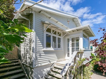 A 1930 CALIFORNIAN CLASSIC - WITH POTENTIAL!
