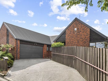 Enviable Location/Golden Opportunity!!