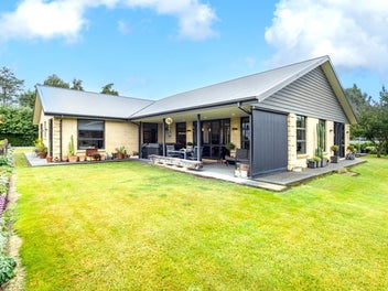 CAPTIVATING MODERN CHARACTER & CHARM