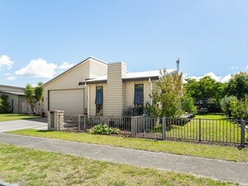 Sunny, spacious, and walk to the beach