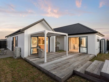 DELUXE FAMILY HAVEN IN AN APPRECIATING LOCATION