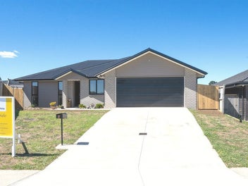 Spacious Haven with Expansive Backyard!