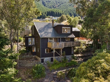 Lakeview Treehouse