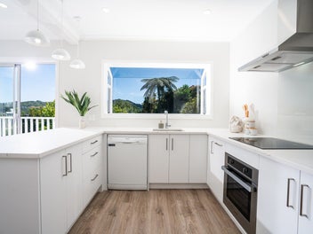 Sunny, Spacious & 3 OR 4 BEDROOMS