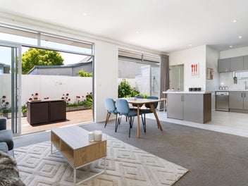 Freehold Townhouse on City fringe