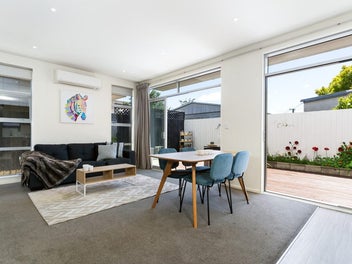 Freehold Townhouse on City fringe