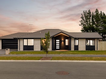 Parkside Living - Stylish 2022 Built Home