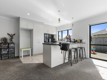 Low maintenance - close to town