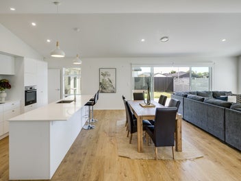 Sleek design, 2022 build, cul-de-sac