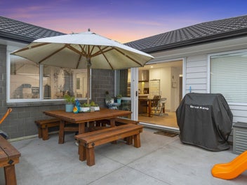 Versatile Family Living at 84 Penetaka Heights