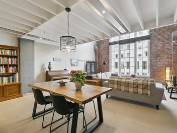 Iconic Shed 21 - City Side Apartment
